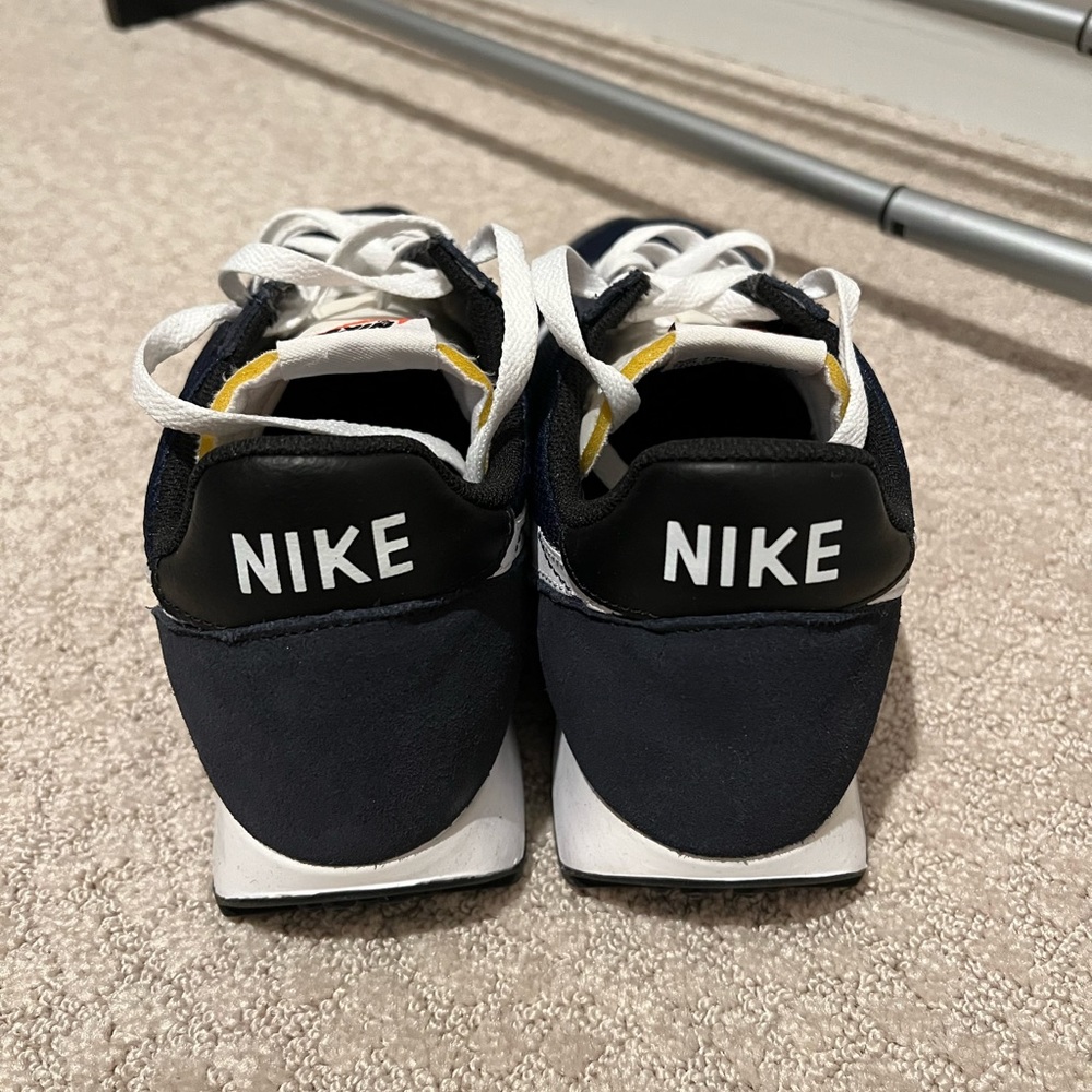 Nike Shoes Size 10 - Picture 4 of 4